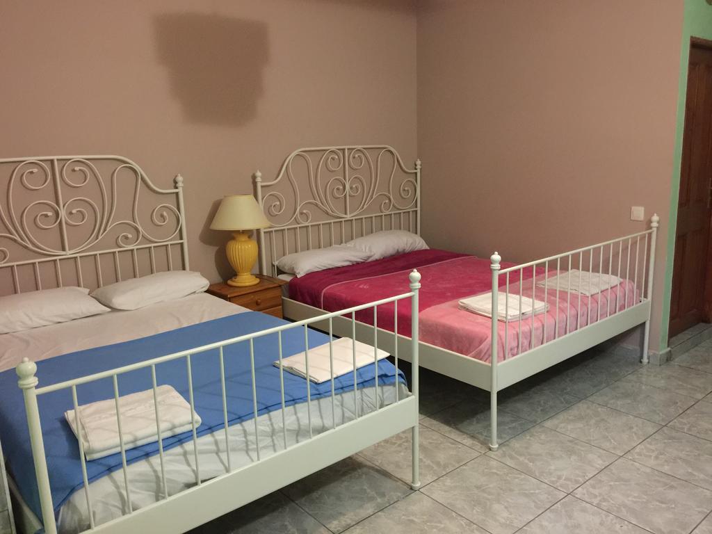 Tenerife Hostel Лос Кристианос Номер фото